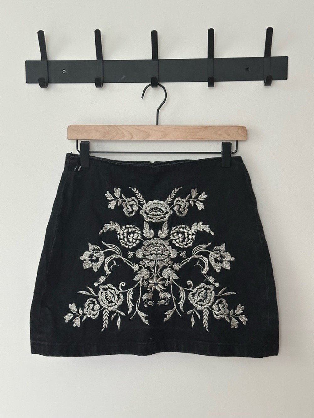 Topshop Moto Black Embroidered Mini Skirt Floral Size US 6 EU 38